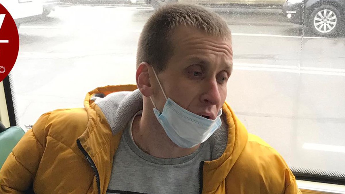 У Києві копи затримали підозрілого водія маршрутки: ймовірно, він був під "кайфом". ВІДЕО
